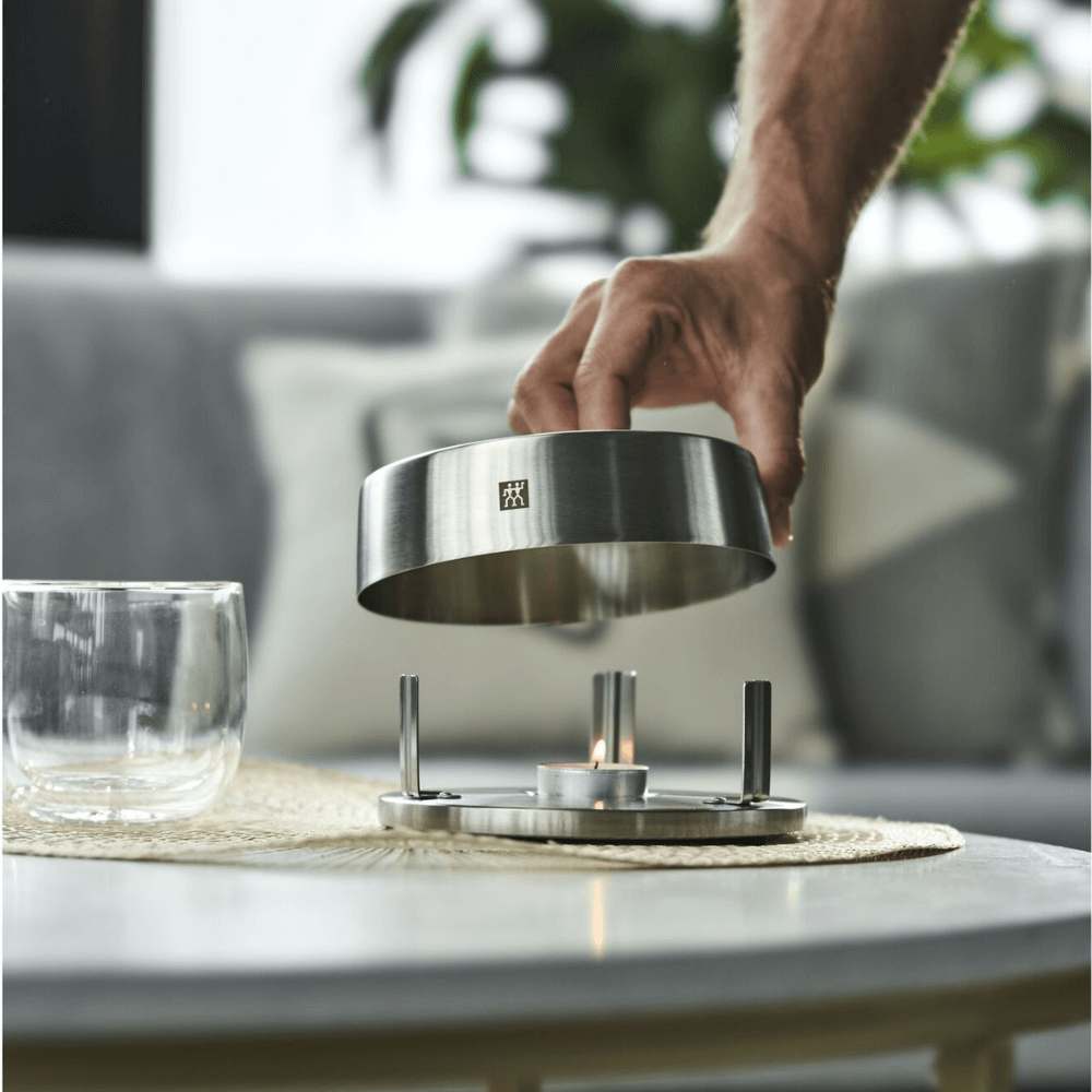 am-pha-tra-kem-de-ham-nong-zwilling-sorrento-0-8l(2) ấm pha trà kèm đế hâm nóng ZWILLING Sorrento 0,8L là lựa chọn hoàn hảo cho những ai đam mê thưởng trà. Với thiết kế tinh tế, chất liệu cao cấp và nhiều tính năng ưu việt